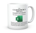 Biały kubek z nadrukiem czarodziejka arkusza kalkulacyjnego