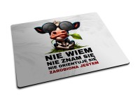 Podkładka pod mysz z wyluzowaną krową i sarkastycznym hasłem dla niej