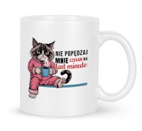 Dowcipny ceramiczny kubek biurowy z grafiką kota czekającego na Last Minute