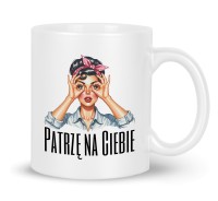 Kubek z nadrukiem retro i napisem Patrzę na Ciebie